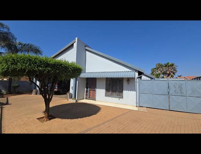 3 BEDROOM HOUSE FOR SALE IN CLARINA
